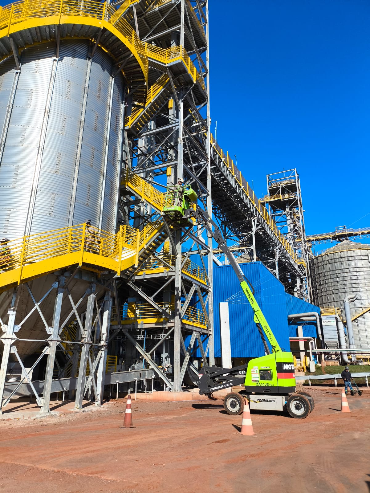 Obra real da Dias em estrutura de silos